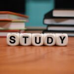 study-gdf9e396d7_1280